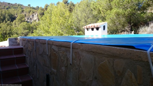 Cobertor de piscina detalles tensores con desague